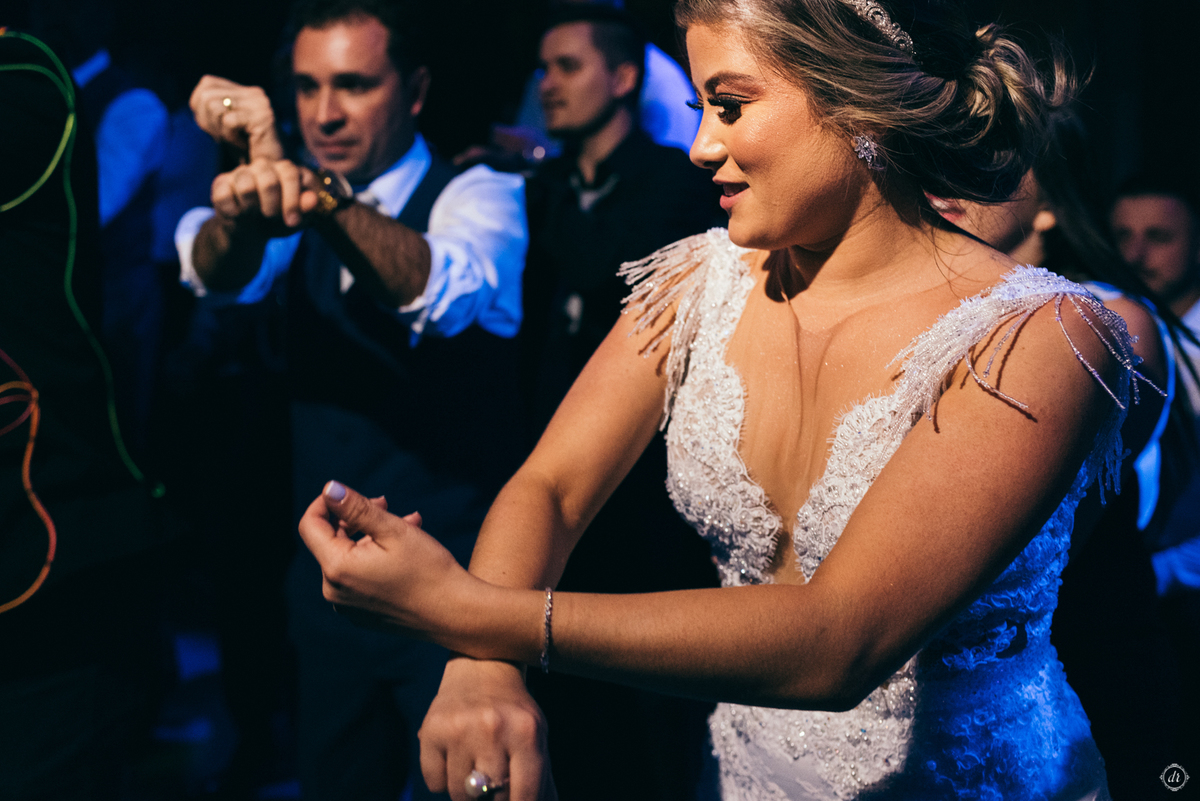 vinhedos casa valduga noiva do sul casamento na serra gaucha celebração do vinho dança dos noivos festa de casamento