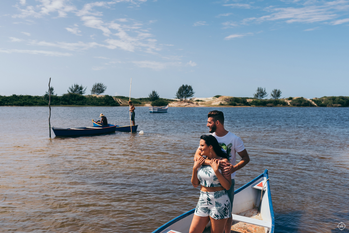ensaio na praia pre casamento guardo do embau santa catarina nascer do sol na praia fotos na praia noiva na praia ensaio de casal daniela radavelli fotografia 