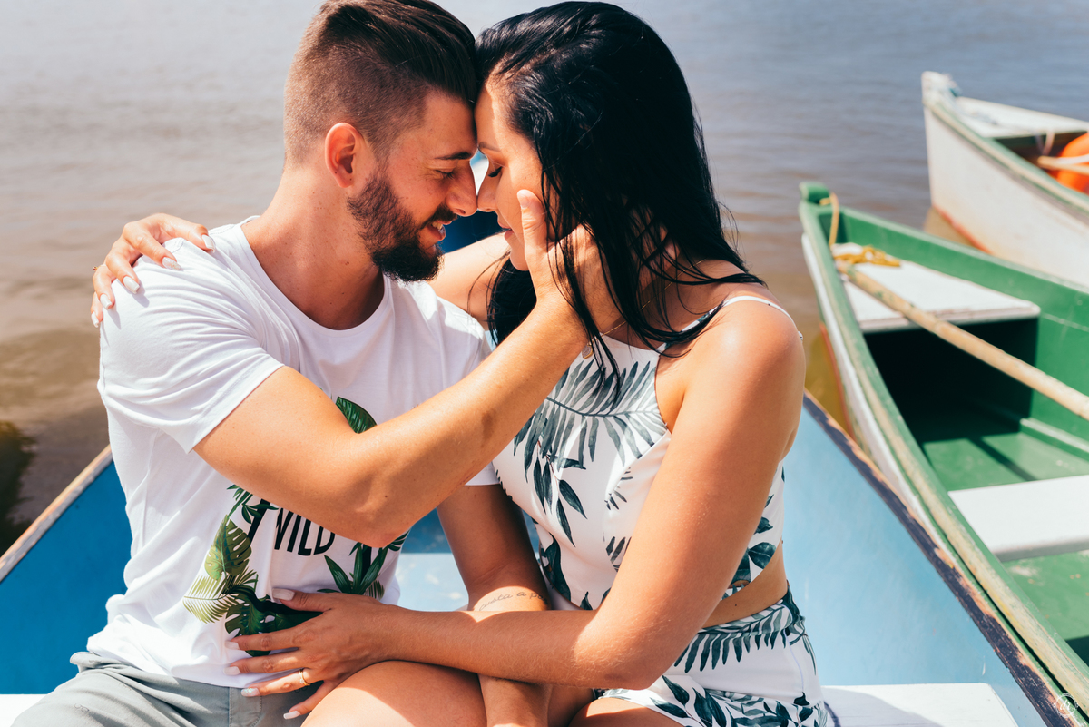 ensaio na praia pre casamento guardo do embau santa catarina nascer do sol na praia fotos na praia noiva na praia ensaio de casal daniela radavelli fotografia 