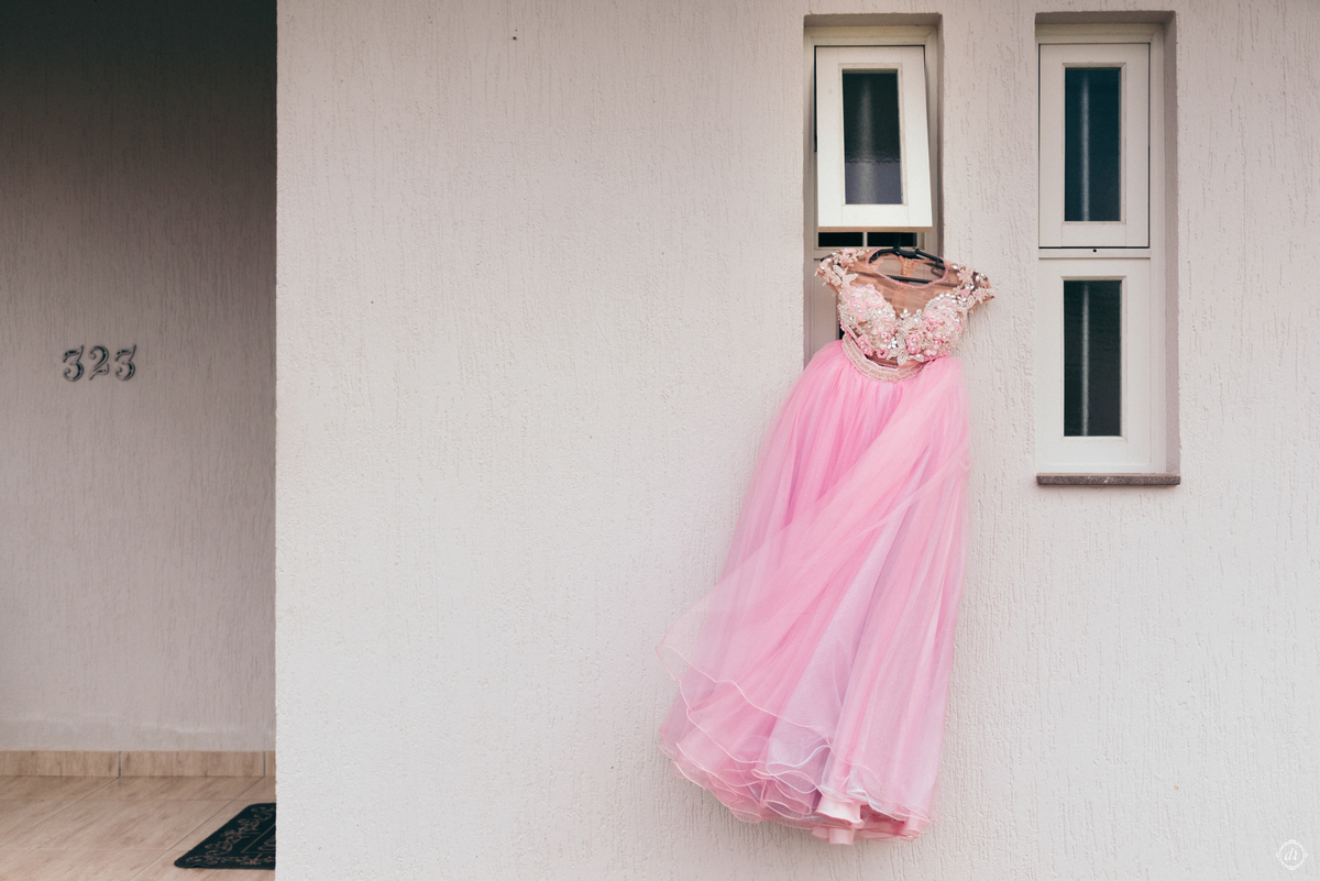 vestido de 15 anos festa de 15 anos princesa make de 15 anos fotos na chuva 