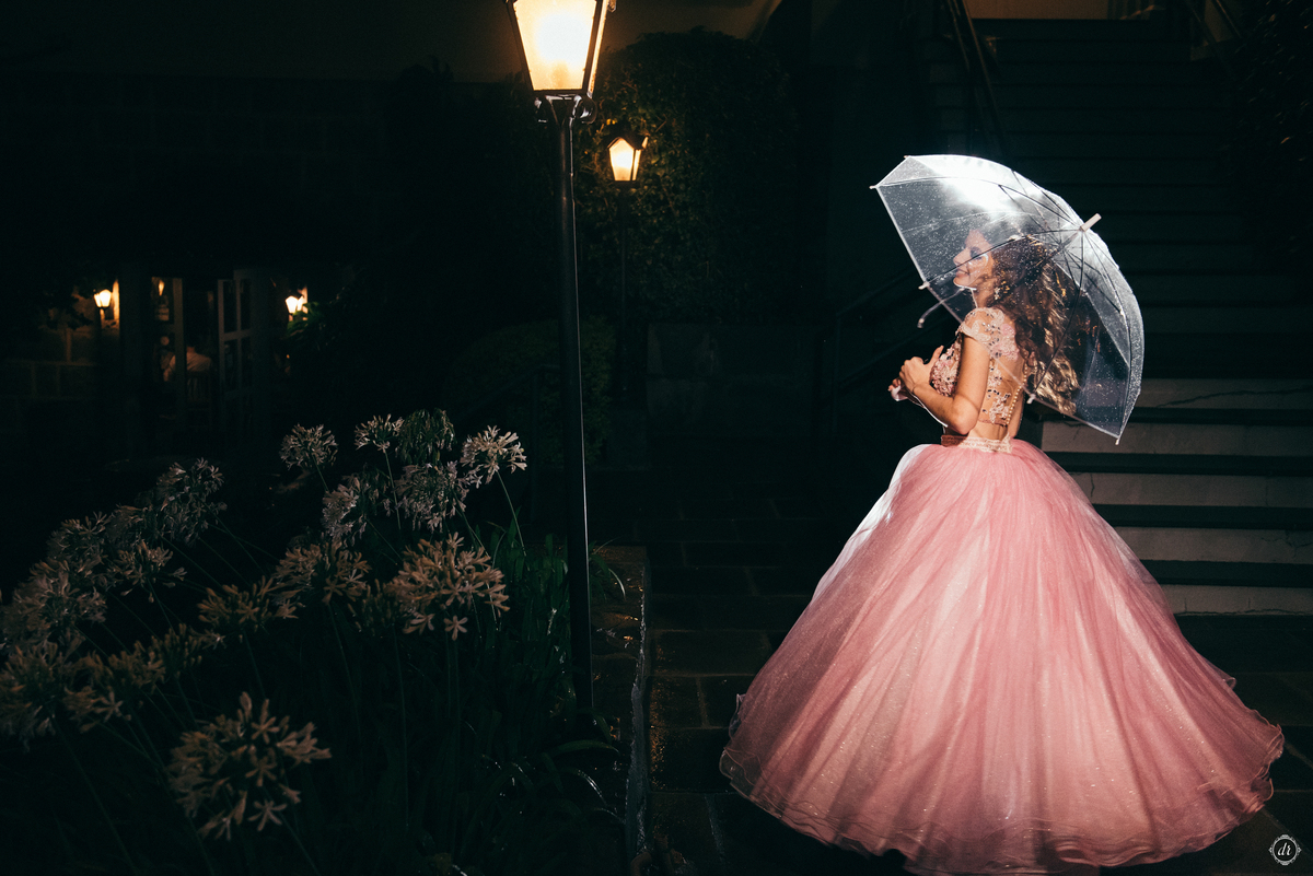 vestido de 15 anos festa de 15 anos princesa make de 15 anos fotos na chuva  hotel casacurta