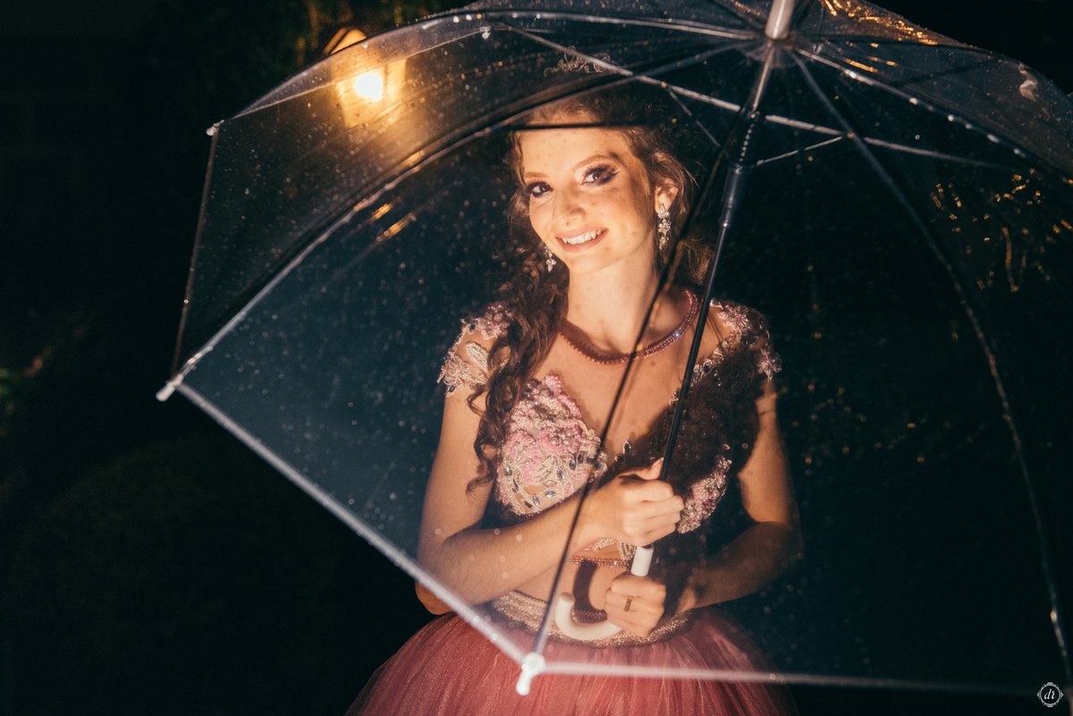 vestido de 15 anos festa de 15 anos princesa make de 15 anos fotos na chuva  hotel casacurta