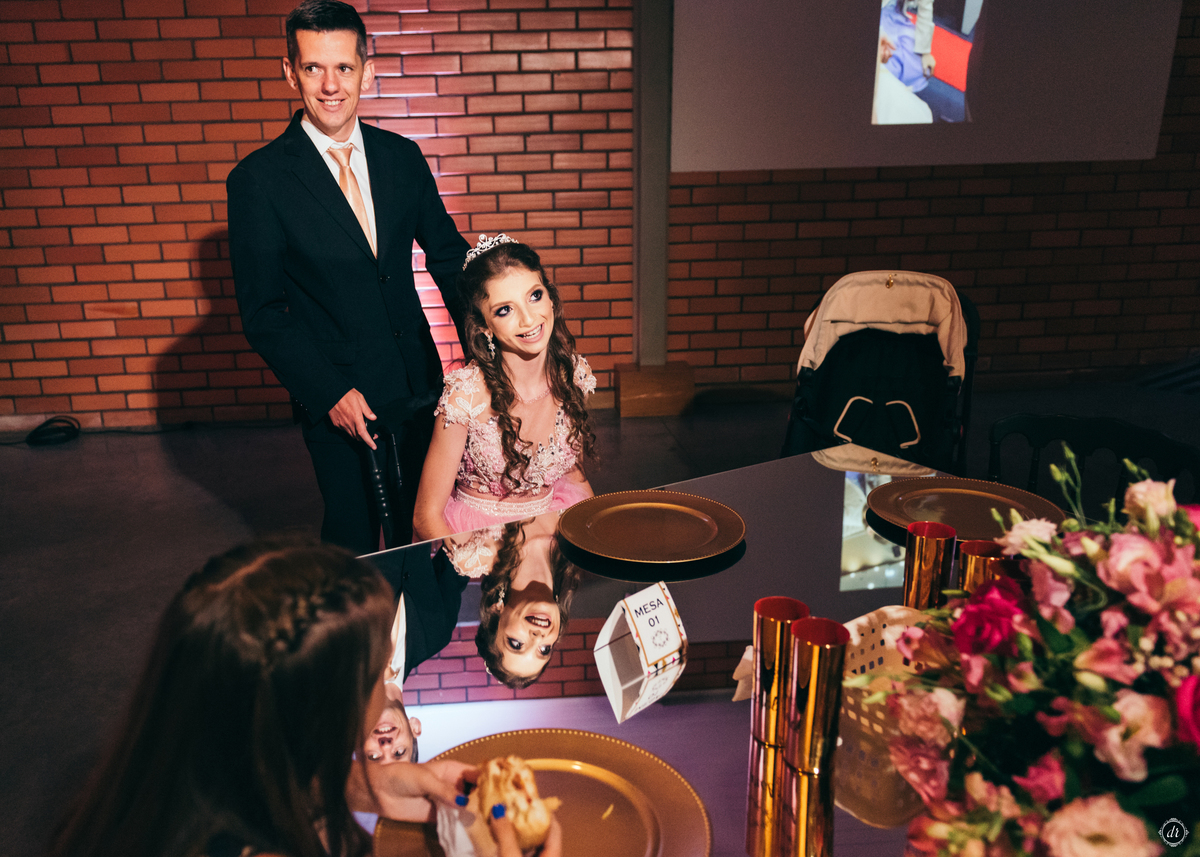 vestido de 15 anos festa de 15 anos princesa make de 15 anos fotos na chuva 