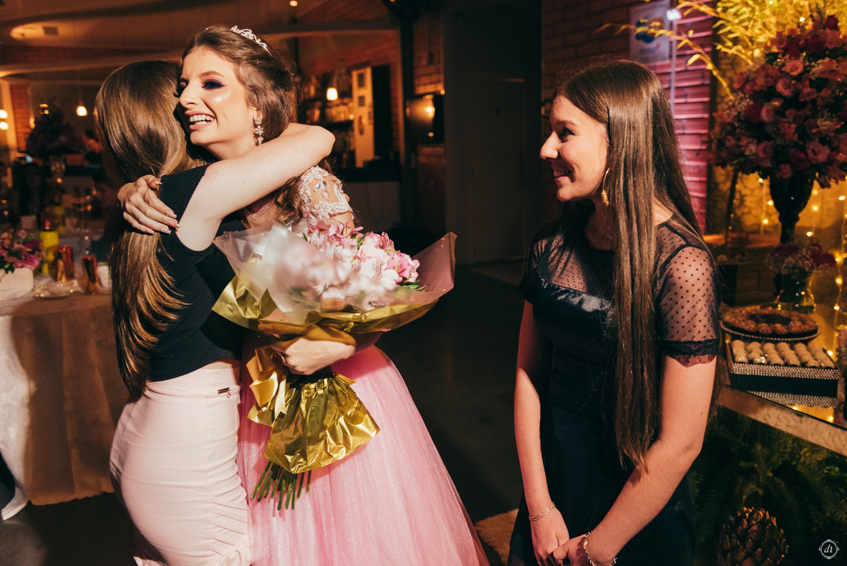 vestido de 15 anos festa de 15 anos princesa make de 15 anos fotos na chuva 