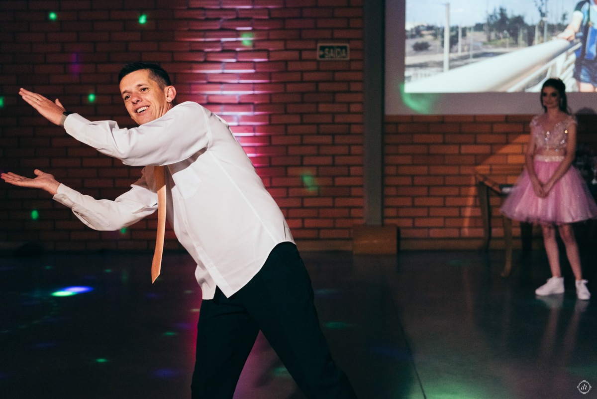 vestido de 15 anos festa de 15 anos princesa make de 15 anos fotos na chuva 