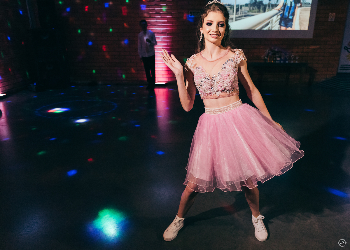 vestido de 15 anos festa de 15 anos princesa make de 15 anos fotos na chuva 