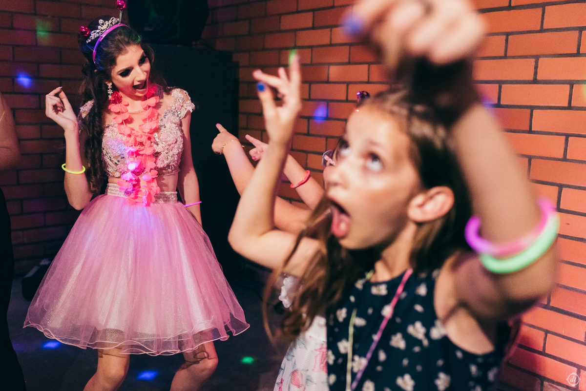 vestido de 15 anos festa de 15 anos princesa make de 15 anos fotos na chuva 