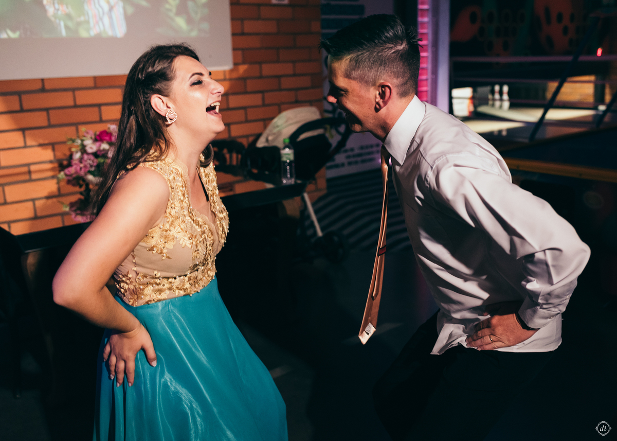 vestido de 15 anos festa de 15 anos princesa make de 15 anos fotos na chuva 