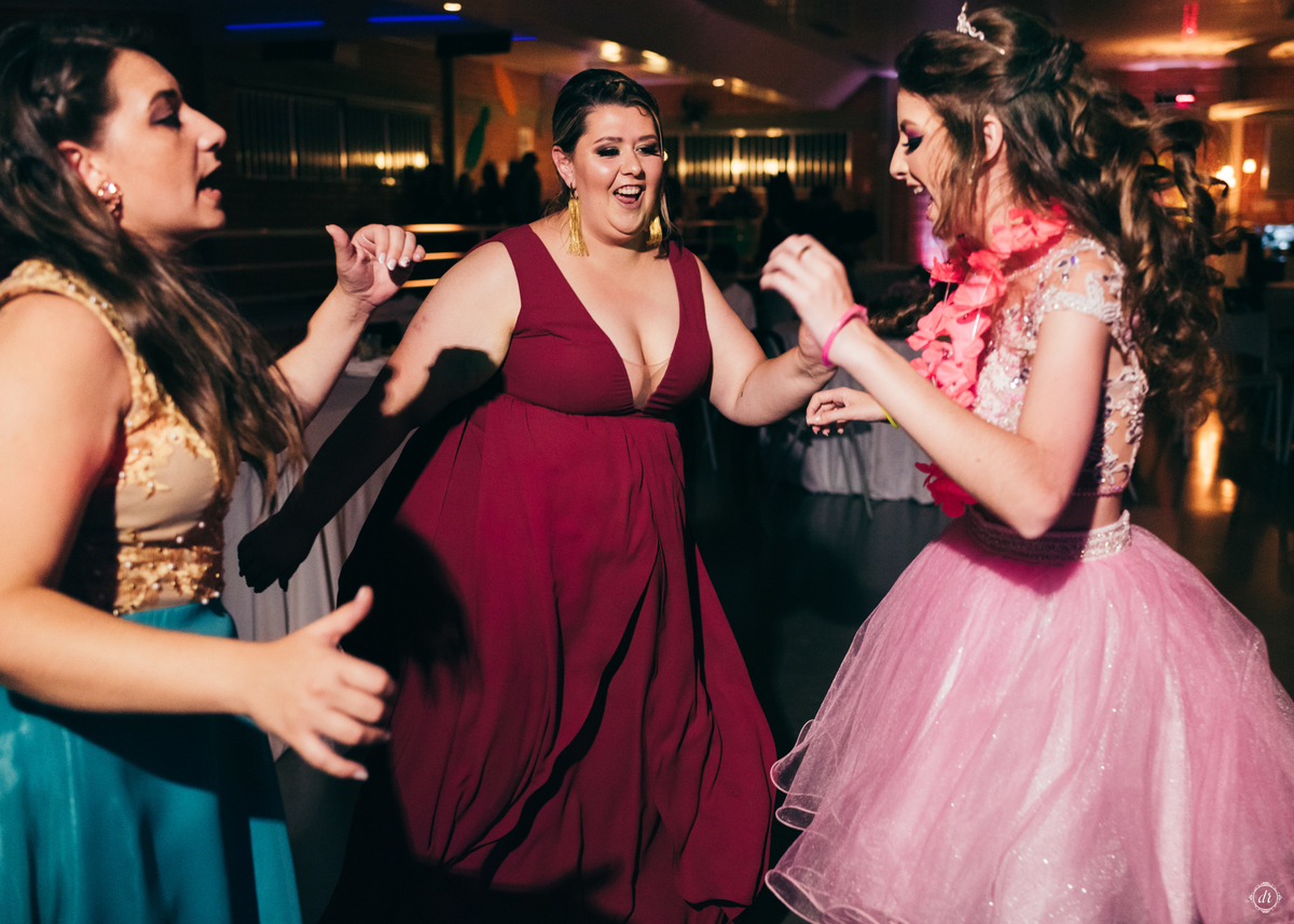 vestido de 15 anos festa de 15 anos princesa make de 15 anos fotos na chuva 