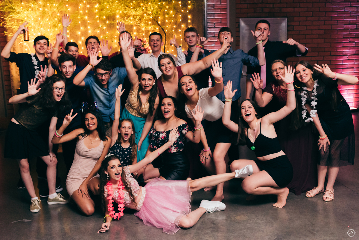 vestido de 15 anos festa de 15 anos princesa make de 15 anos fotos na chuva 