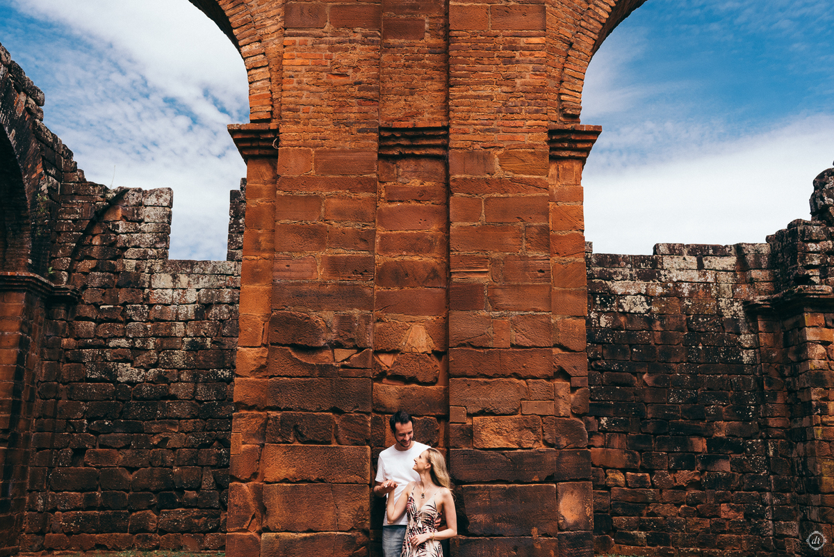 pre wedding ensaio pre casamento ruínas de são miguel das missões daniela radavelli fotografia