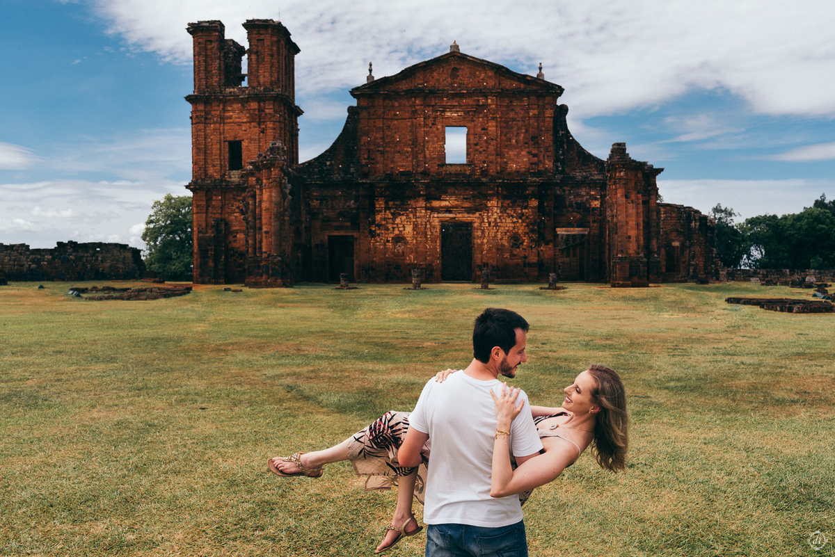 pre wedding ensaio pre casamento ruínas de são miguel das missões daniela radavelli fotografia