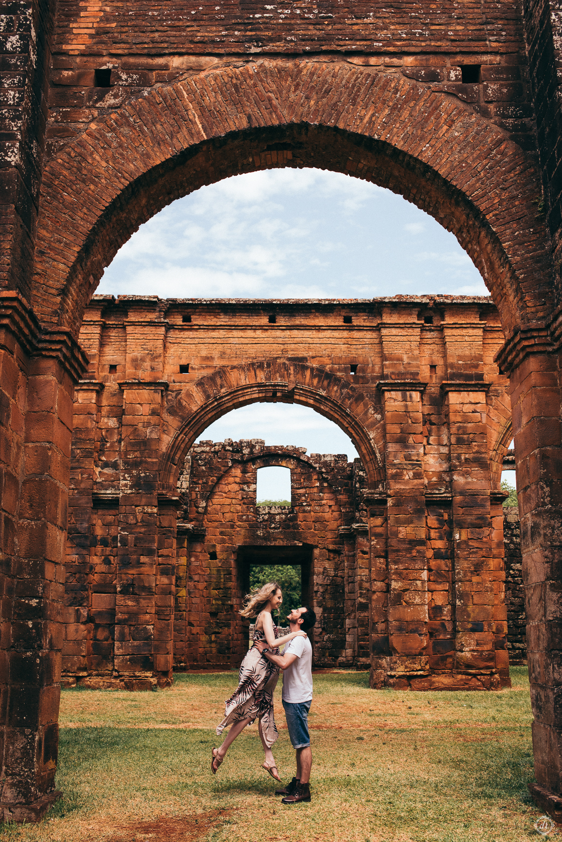 pre wedding ensaio pre casamento ruínas de são miguel das missões daniela radavelli fotografia