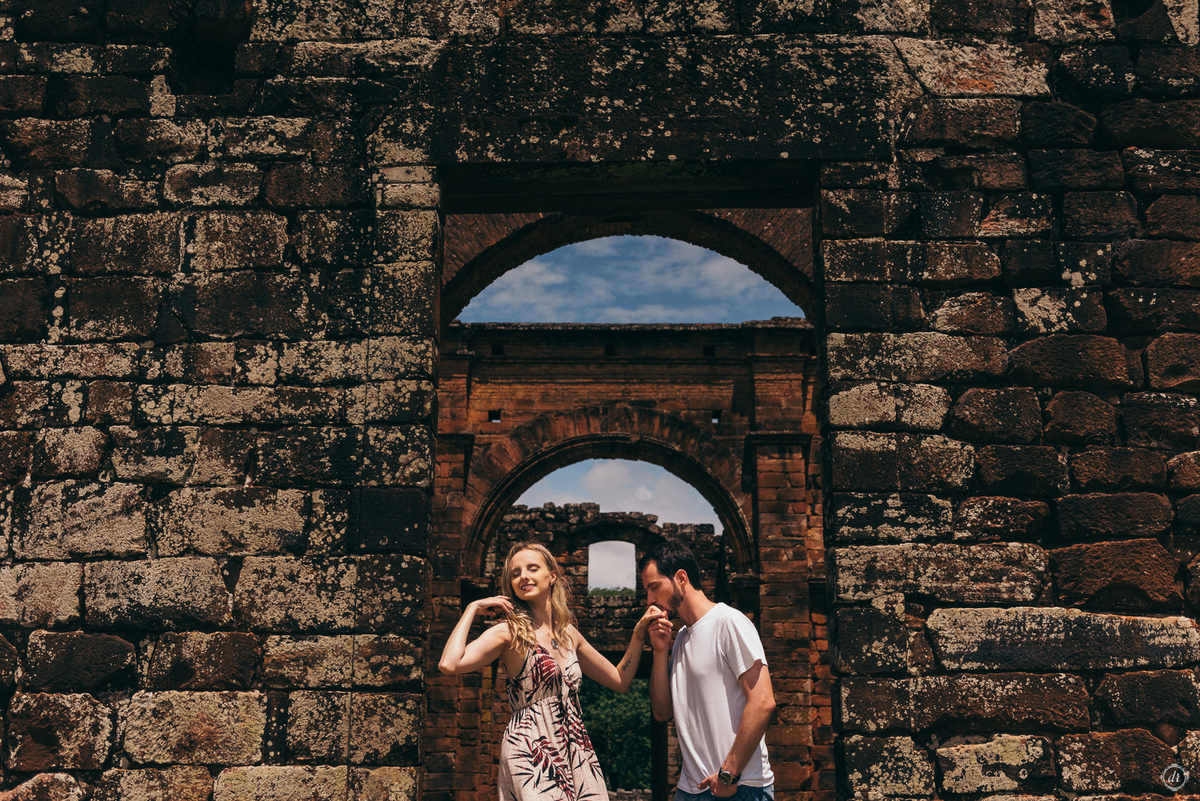 pre wedding ensaio pre casamento ruínas de são miguel das missões daniela radavelli fotografia