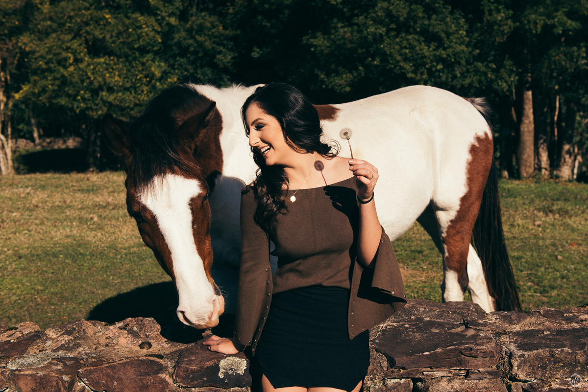 ensaio de 15 anos daniela radavelli fotografia ensaio na serra gaucha ensaio com cavalos look de fotos de 15 vinícola alma unica 