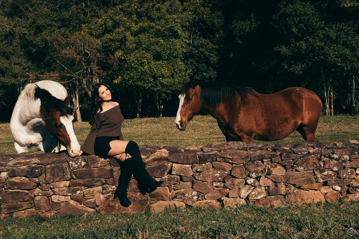 ensaio de 15 anos daniela radavelli fotografia ensaio na serra gaucha ensaio com cavalos look de fotos de 15 vinícola alma unica 