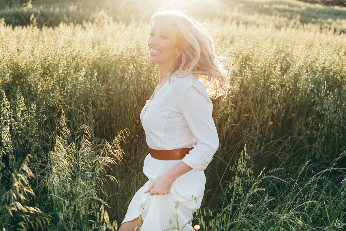 ensaio feminino mulher empoderada daniela radavelli fotografia look drops de menta garibaldi ensaio na serra gaucha fotos de chapeu  ensaio primavera 