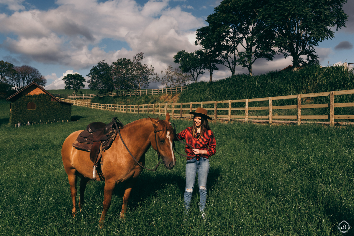 ensaio de 15 anos daniela radavelli fotografia festa de 15 anos cabanha pontin amor por cavalo ensaio com cavalo serra gaucha