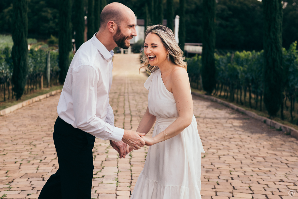 ensaio de casal na vinicola daniela radavelli fotografa vinicola alma unica vale dos vinhedos pre casamento 