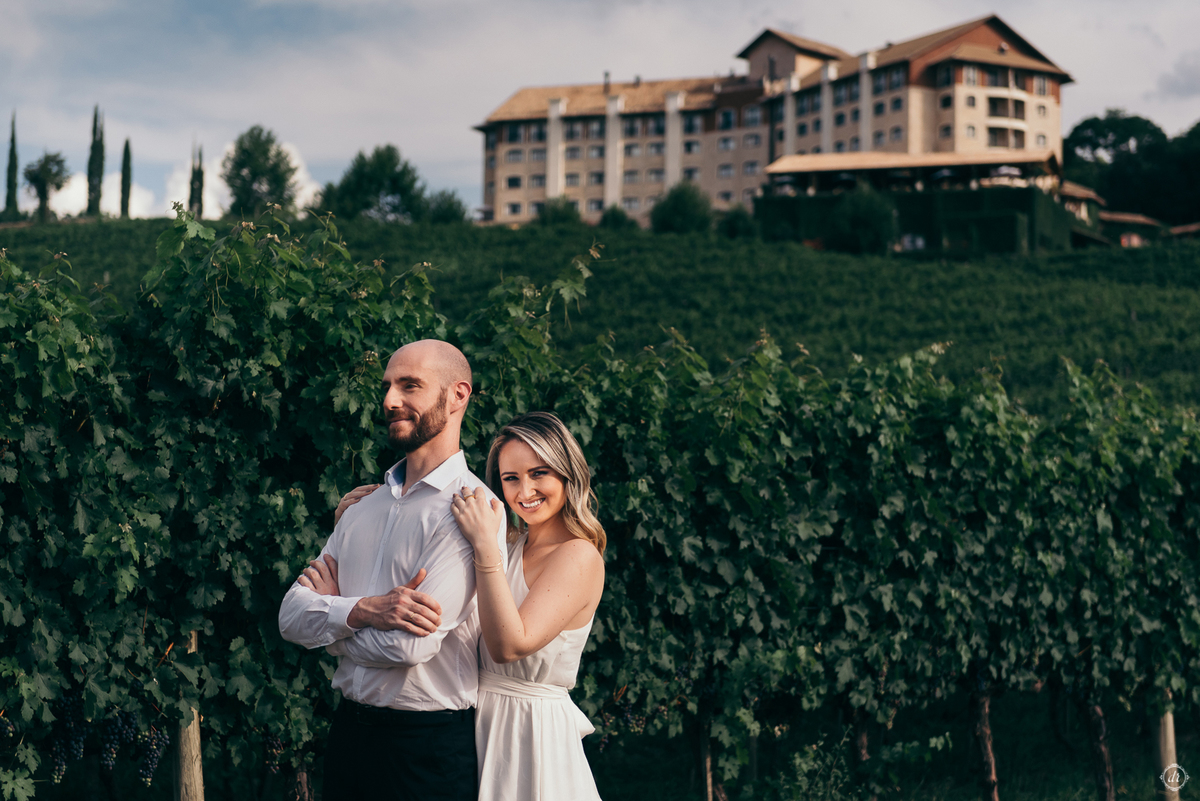 ensaio de casal na vinicola daniela radavelli fotografa vinicola alma unica vale dos vinhedos pre casamento 