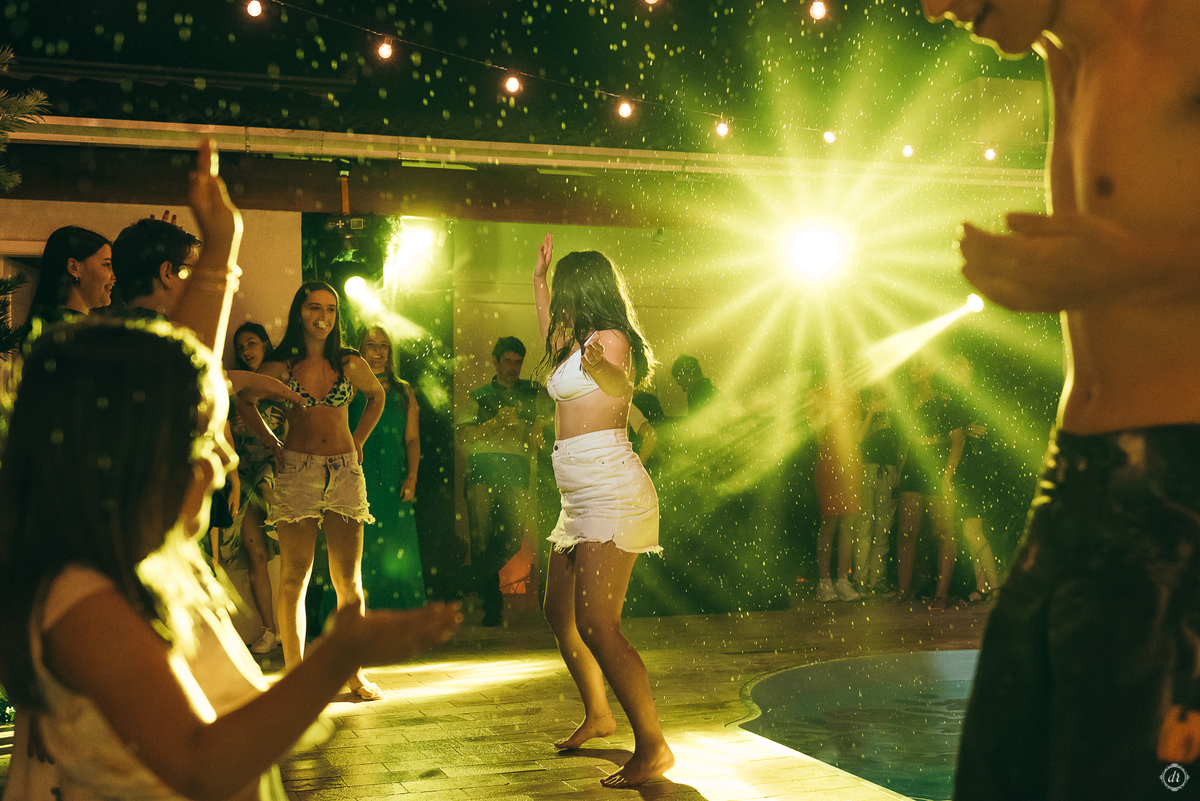 festa de 15 anos em casa daniela radavelli fotografia festa em casa 15th moderno festa na piscina 