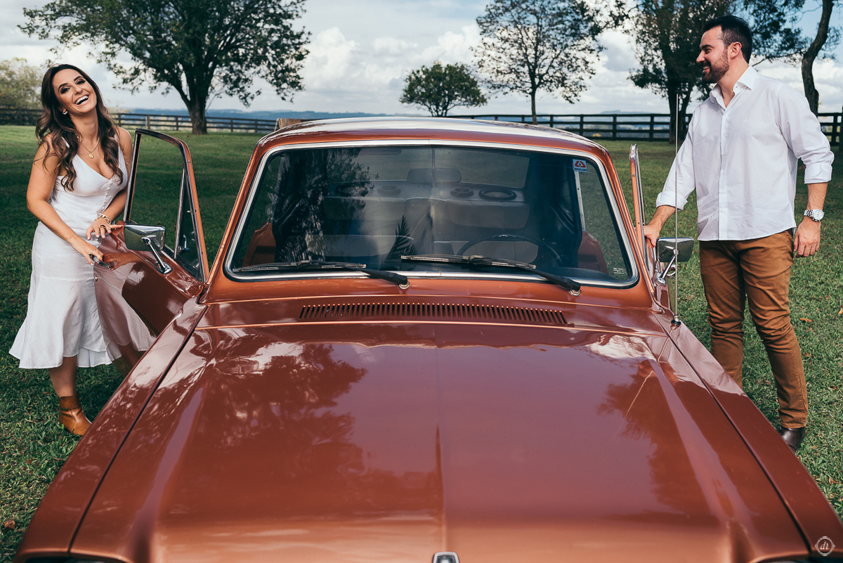 ensaio de casamento pre wedding daniela radavelli fotografia corcel marrom corcel do nono apaixonado por corcel  ensaio na fazenda