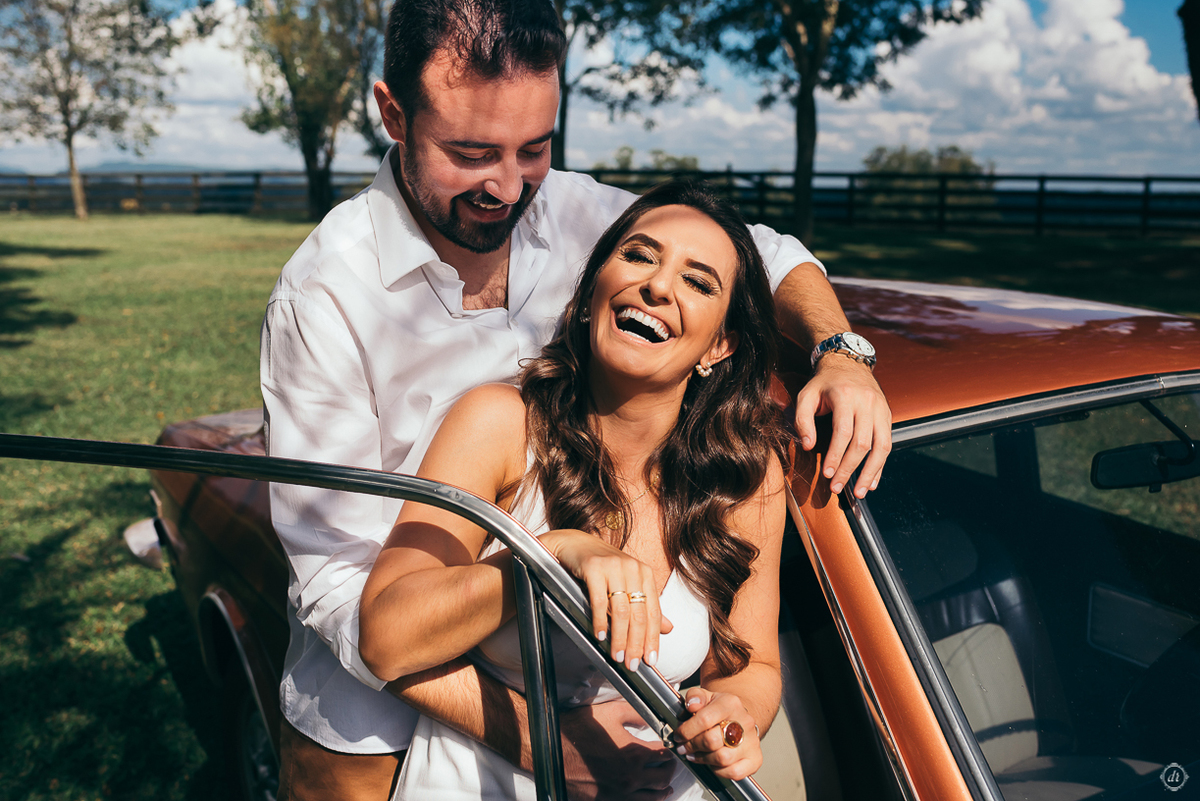 ensaio de casamento pre wedding daniela radavelli fotografia corcel marrom corcel do nono apaixonado por corcel  ensaio na fazenda