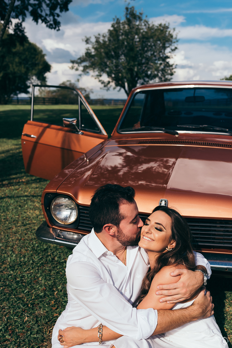 ensaio de casamento pre wedding daniela radavelli fotografia corcel marrom corcel do nono apaixonado por corcel  ensaio na fazenda
