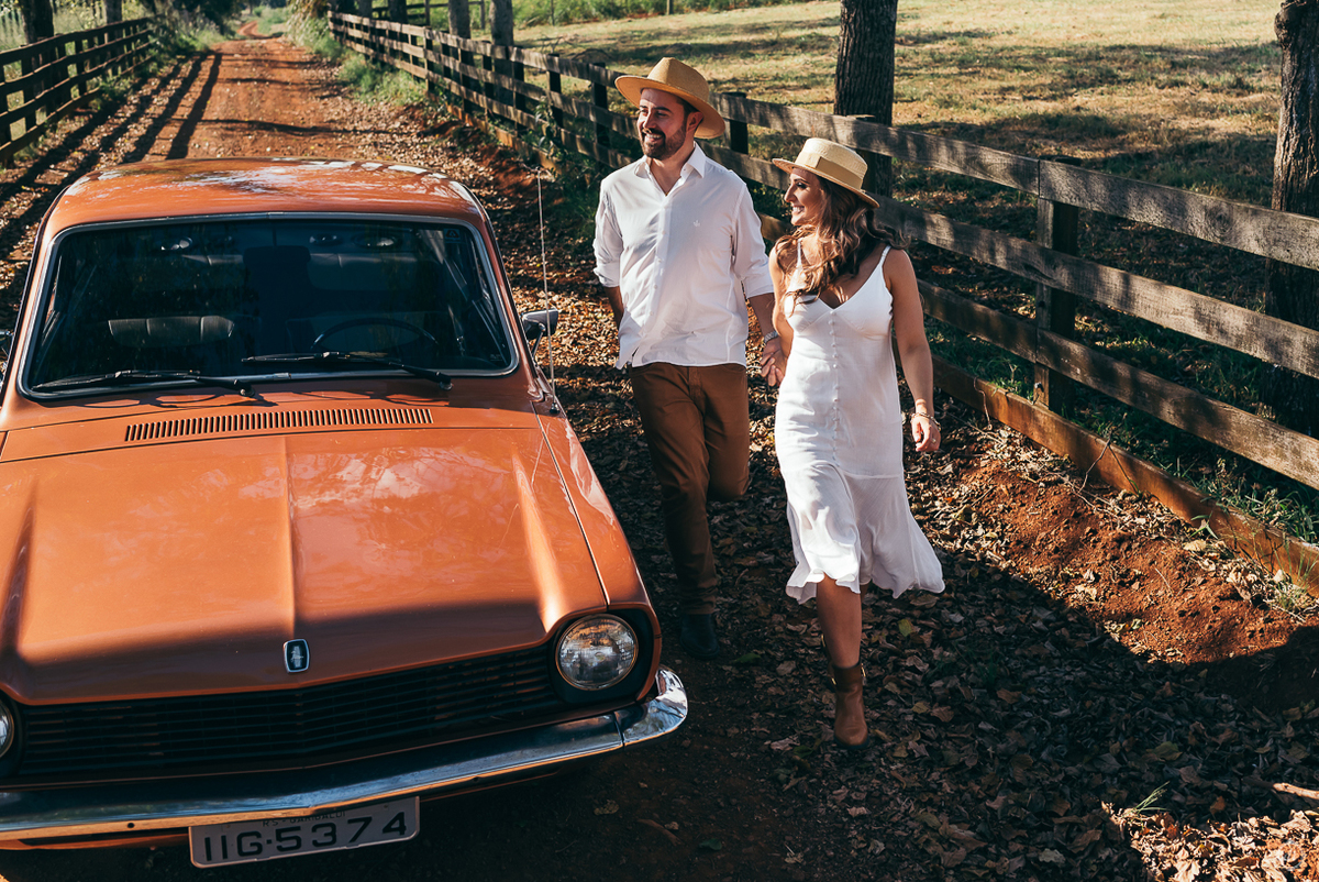 ensaio de casamento pre wedding daniela radavelli fotografia corcel marrom corcel do nono apaixonado por corcel  ensaio na fazenda