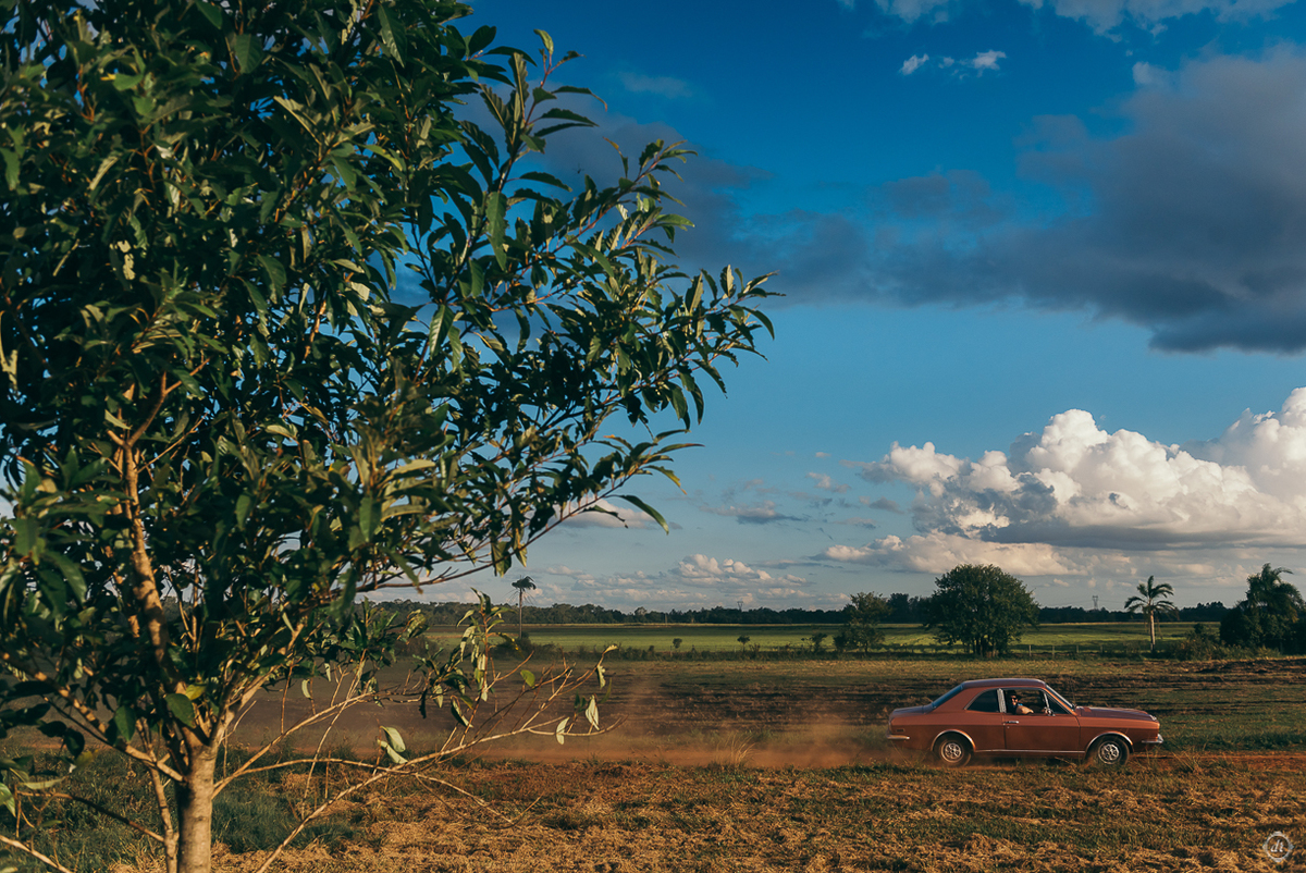 ensaio de casamento pre wedding daniela radavelli fotografia corcel marrom corcel do nono apaixonado por corcel  ensaio na fazenda