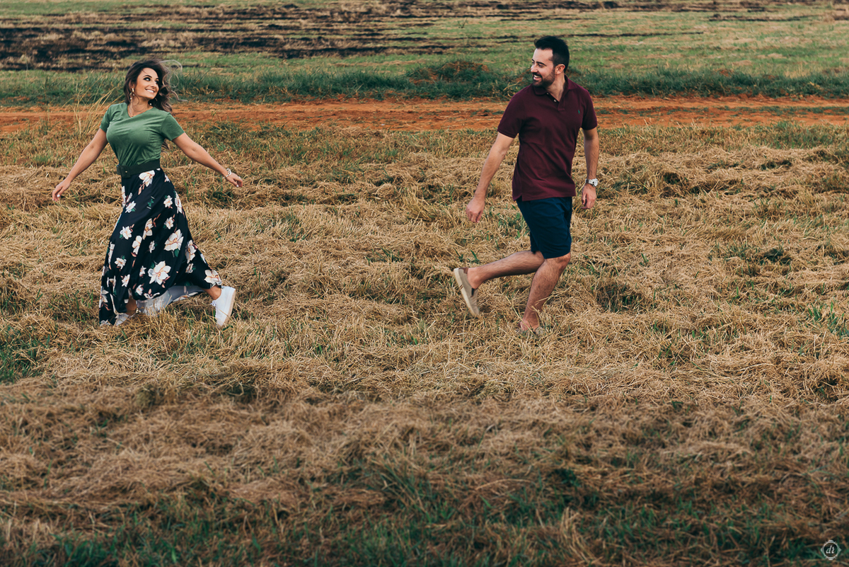 ensaio de casamento pre wedding daniela radavelli fotografia corcel marrom corcel do nono apaixonado por corcel  ensaio na fazenda