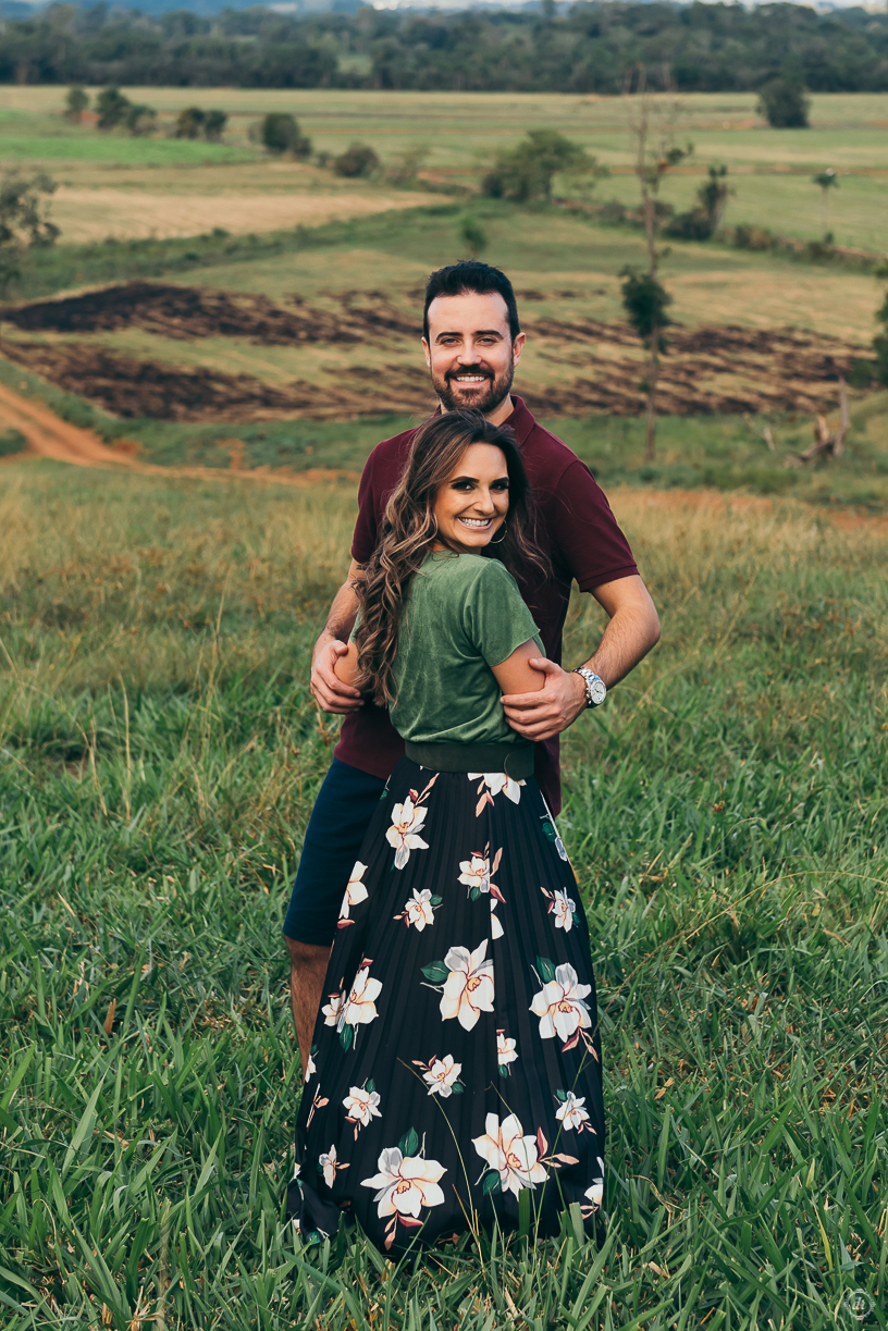 ensaio de casamento pre wedding daniela radavelli fotografia corcel marrom corcel do nono apaixonado por corcel  ensaio na fazenda