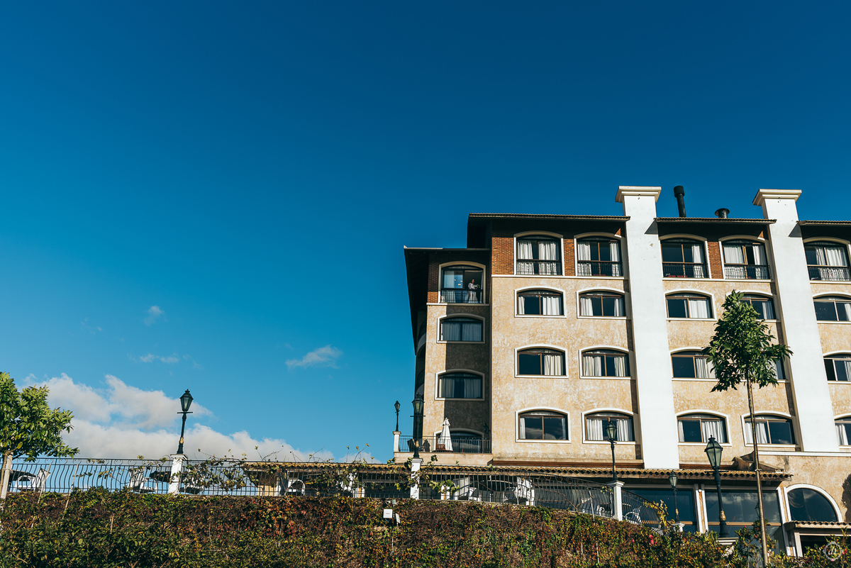 casamento no spa do vinho casamento no vale dos vinhedos fotografa de casamento na serra gaúcha outono no sul scania brasil noivo de caminhão mini wedding no sul elopement no vale dos vinhedos noivas do brasil casamento da pandemia daniela radavelli