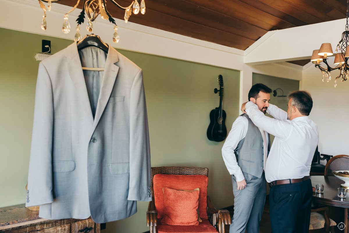 casamento no spa do vinho casamento no vale dos vinhedos fotografa de casamento na serra gaúcha outono no sul scania brasil noivo de caminhão mini wedding no sul elopement no vale dos vinhedos noivas do brasil casamento da pandemia daniela radavelli