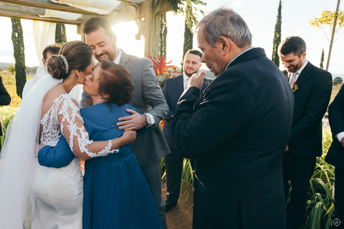 casamento no spa do vinho casamento no vale dos vinhedos fotografa de casamento na serra gaúcha outono no sul scania brasil noivo de caminhão mini wedding no sul elopement no vale dos vinhedos noivas do brasil casamento da pandemia daniela radavelli