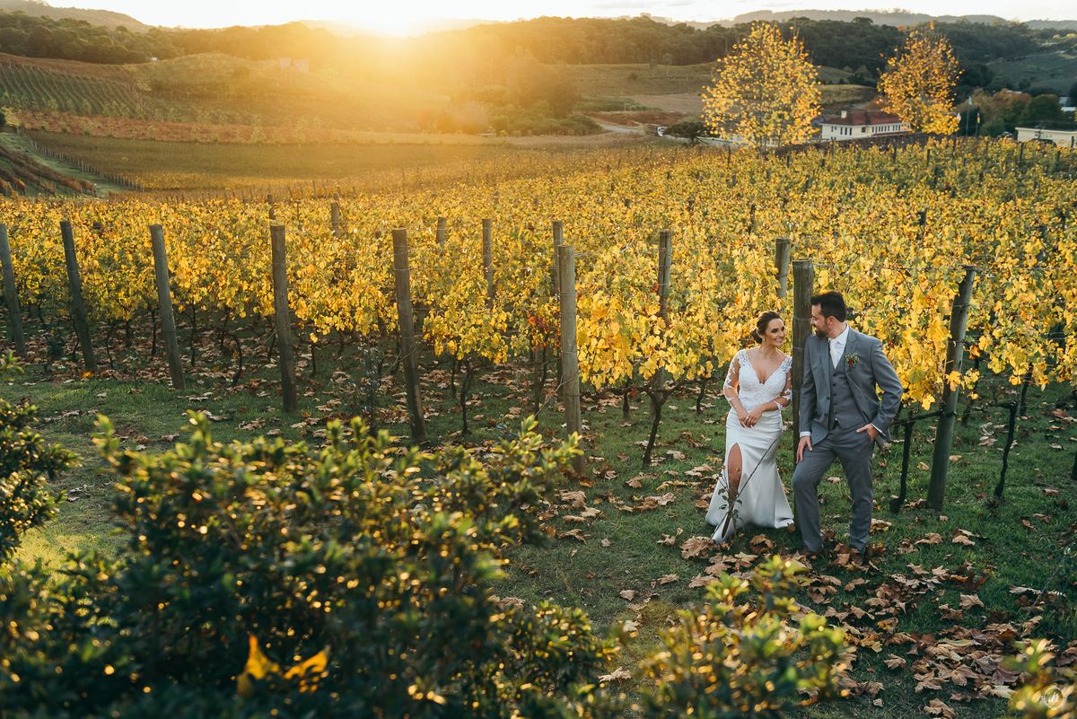 casamento no spa do vinho casamento no vale dos vinhedos fotografa de casamento na serra gaúcha outono no sul scania brasil noivo de caminhão mini wedding no sul elopement no vale dos vinhedos noivas do brasil casamento da pandemia daniela radavelli