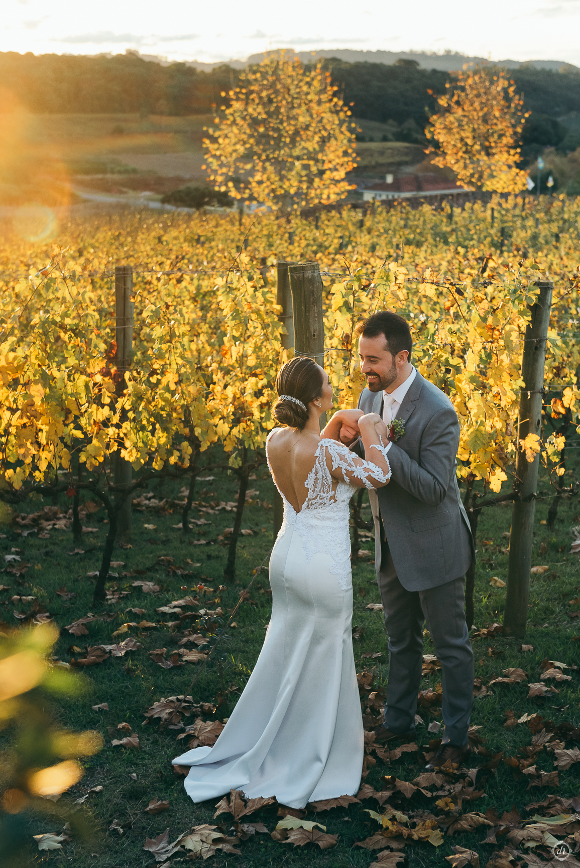 casamento no spa do vinho casamento no vale dos vinhedos fotografa de casamento na serra gaúcha outono no sul scania brasil noivo de caminhão mini wedding no sul elopement no vale dos vinhedos noivas do brasil casamento da pandemia daniela radavelli