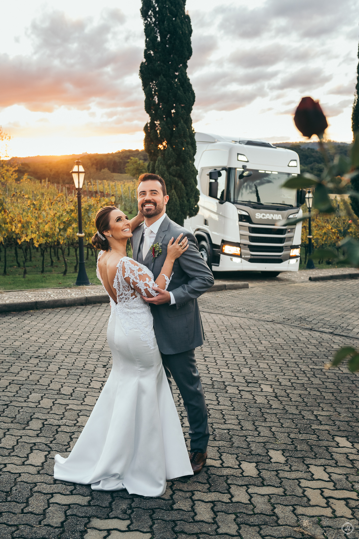 casamento no spa do vinho casamento no vale dos vinhedos fotografa de casamento na serra gaúcha outono no sul scania brasil noivo de caminhão mini wedding no sul elopement no vale dos vinhedos noivas do brasil casamento da pandemia daniela radavelli