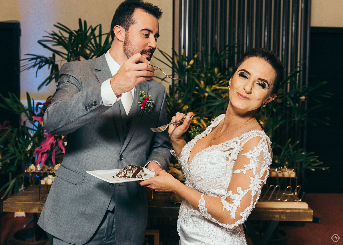 casamento no spa do vinho casamento no vale dos vinhedos fotografa de casamento na serra gaúcha outono no sul scania brasil noivo de caminhão mini wedding no sul elopement no vale dos vinhedos noivas do brasil casamento da pandemia daniela radavelli