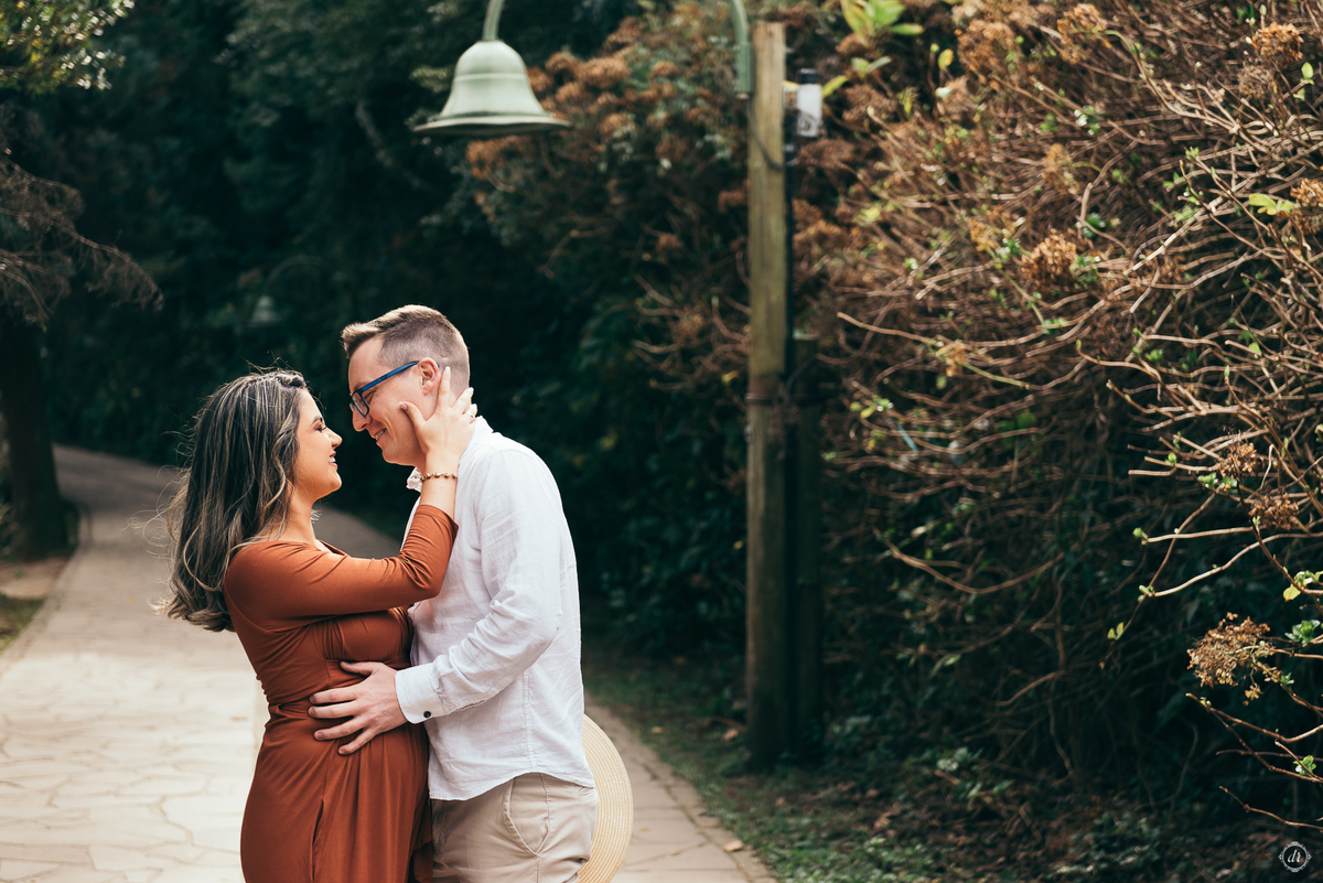 ensaio de gestante daniela radavelli fotografia ensaio em gramado fotos no lago negro look de gestante 