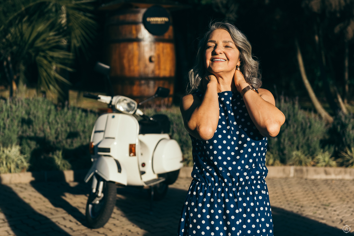 ensaio de familia daniela radavelli fotografia fotografa em bento Gonçalves fotos chá da tarde piquenique no jardim  de lambreta aniversario de 60 anos