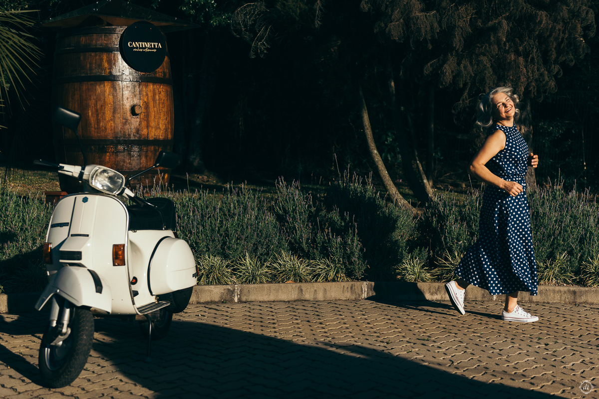 ensaio de familia daniela radavelli fotografia fotografa em bento Gonçalves fotos chá da tarde piquenique no jardim  de lambreta aniversario de 60 anos
