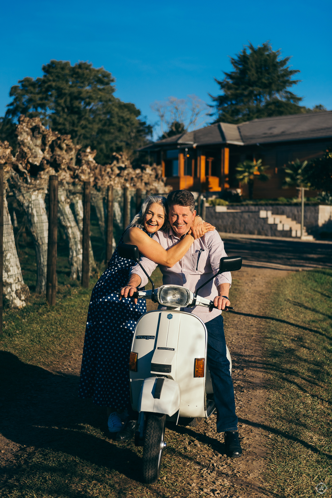 ensaio de familia daniela radavelli fotografia fotografa em bento Gonçalves fotos chá da tarde piquenique no jardim  de lambreta aniversario de 60 anos