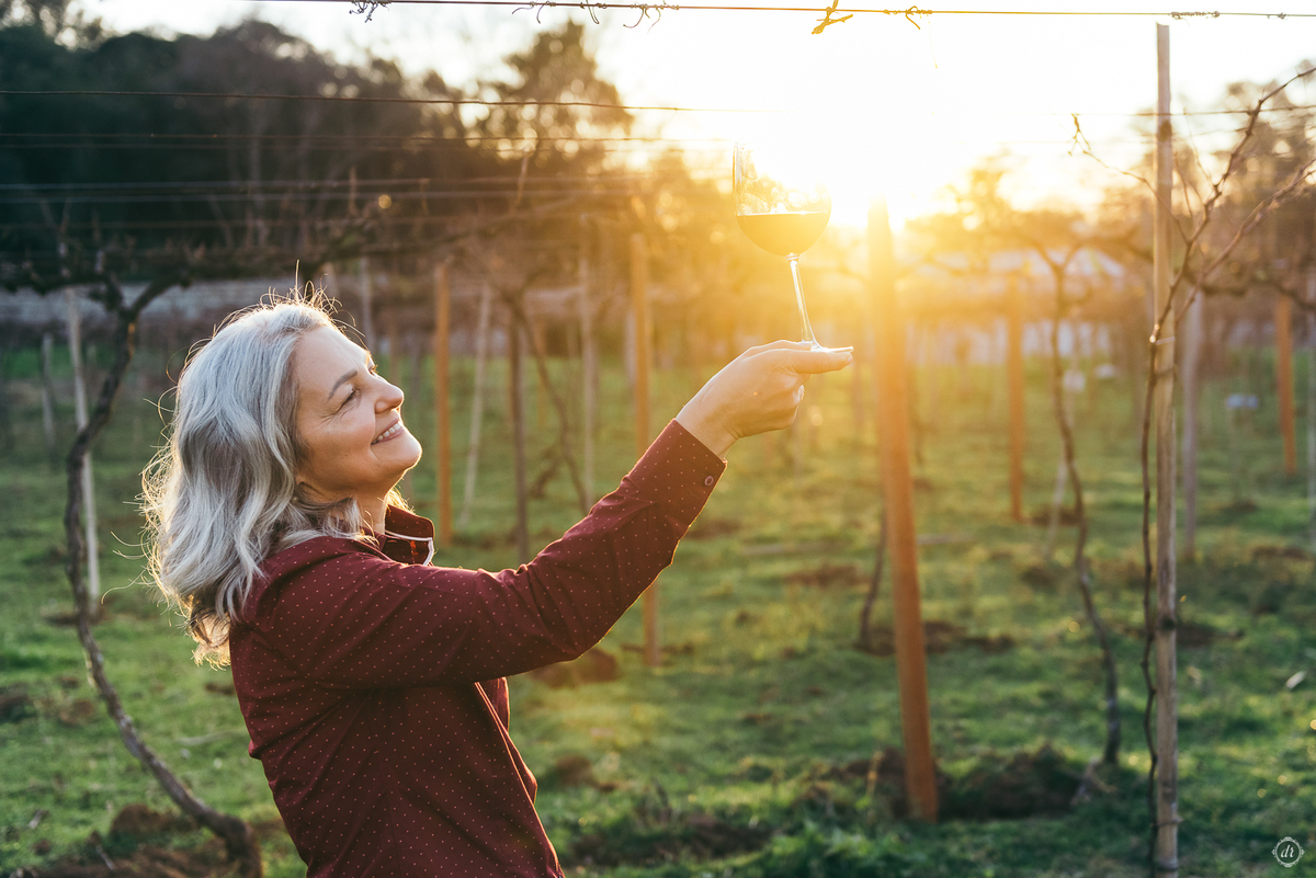 ensaio de familia daniela radavelli fotografia fotografa em bento Gonçalves fotos chá da tarde piquenique no jardim  de lambreta aniversario de 60 anos amantes do vinho 