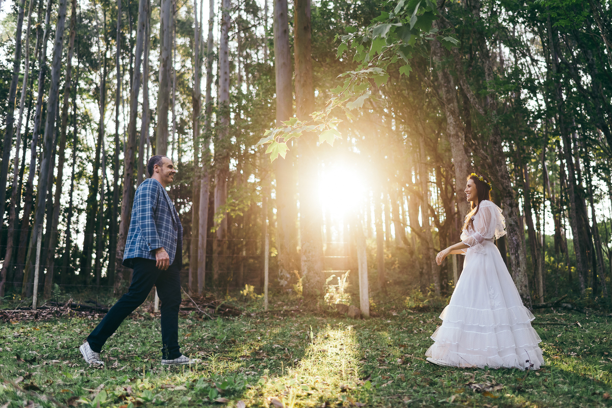 ensaio pre casamento daniela radavelli fotografia ensaio com jeep pre wedding no por do sol vestido de noiva antigo 