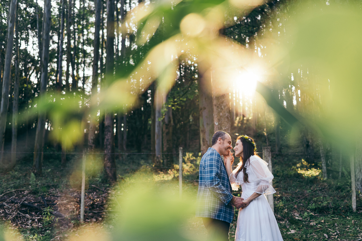ensaio pre casamento daniela radavelli fotografia ensaio com jeep pre wedding no por do sol vestido de noiva antigo 