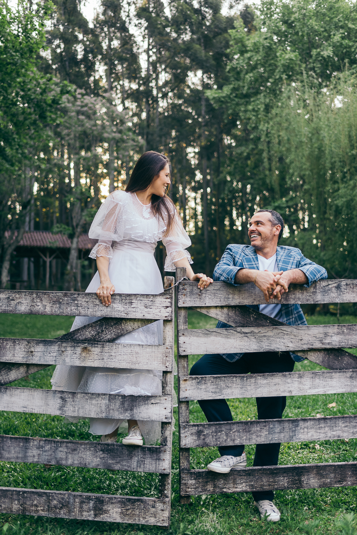 ensaio pre casamento daniela radavelli fotografia ensaio com jeep pre wedding no por do sol vestido de noiva antigo 