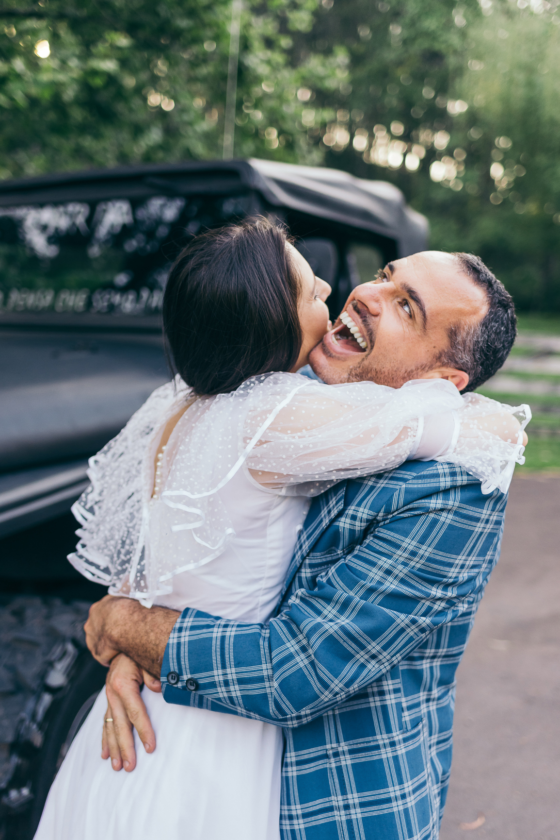 ensaio pre casamento daniela radavelli fotografia ensaio com jeep pre wedding no por do sol vestido de noiva antigo 