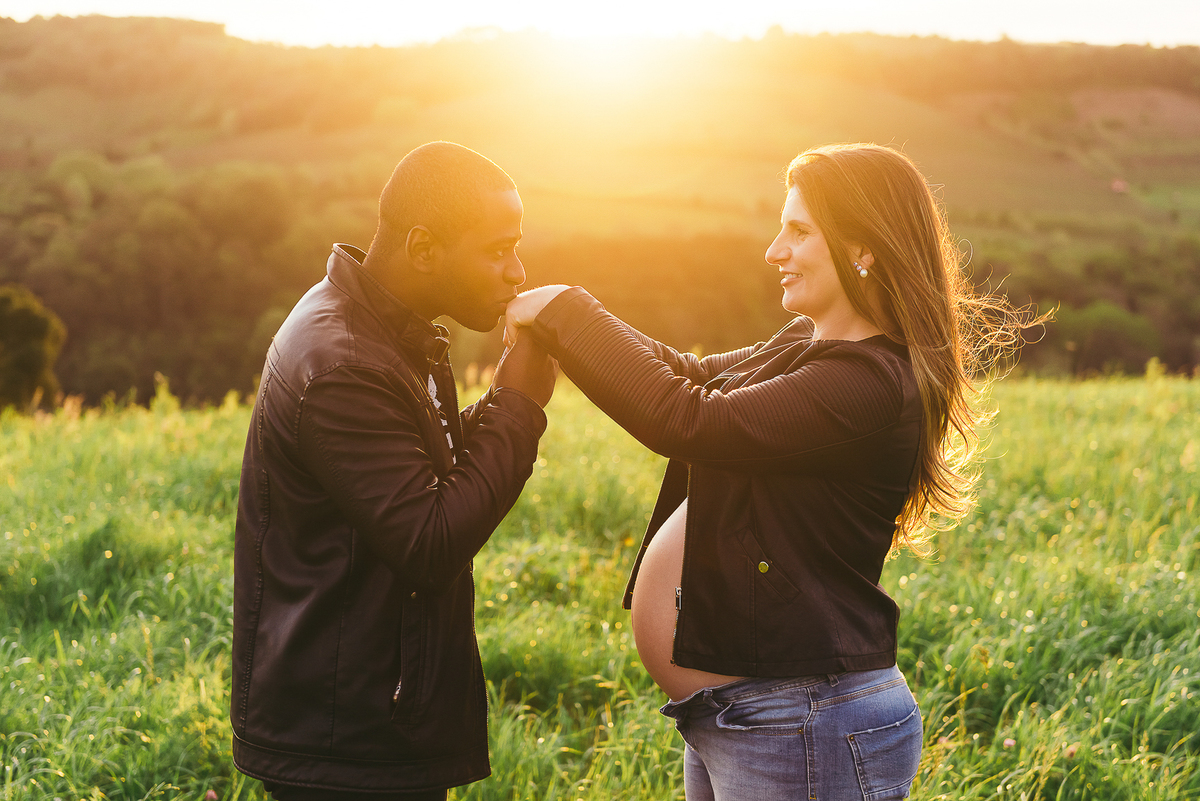 ensaio de gestante daniela radavelli fotografia ensaio na serra gaucha mamae colorada papai colorado 