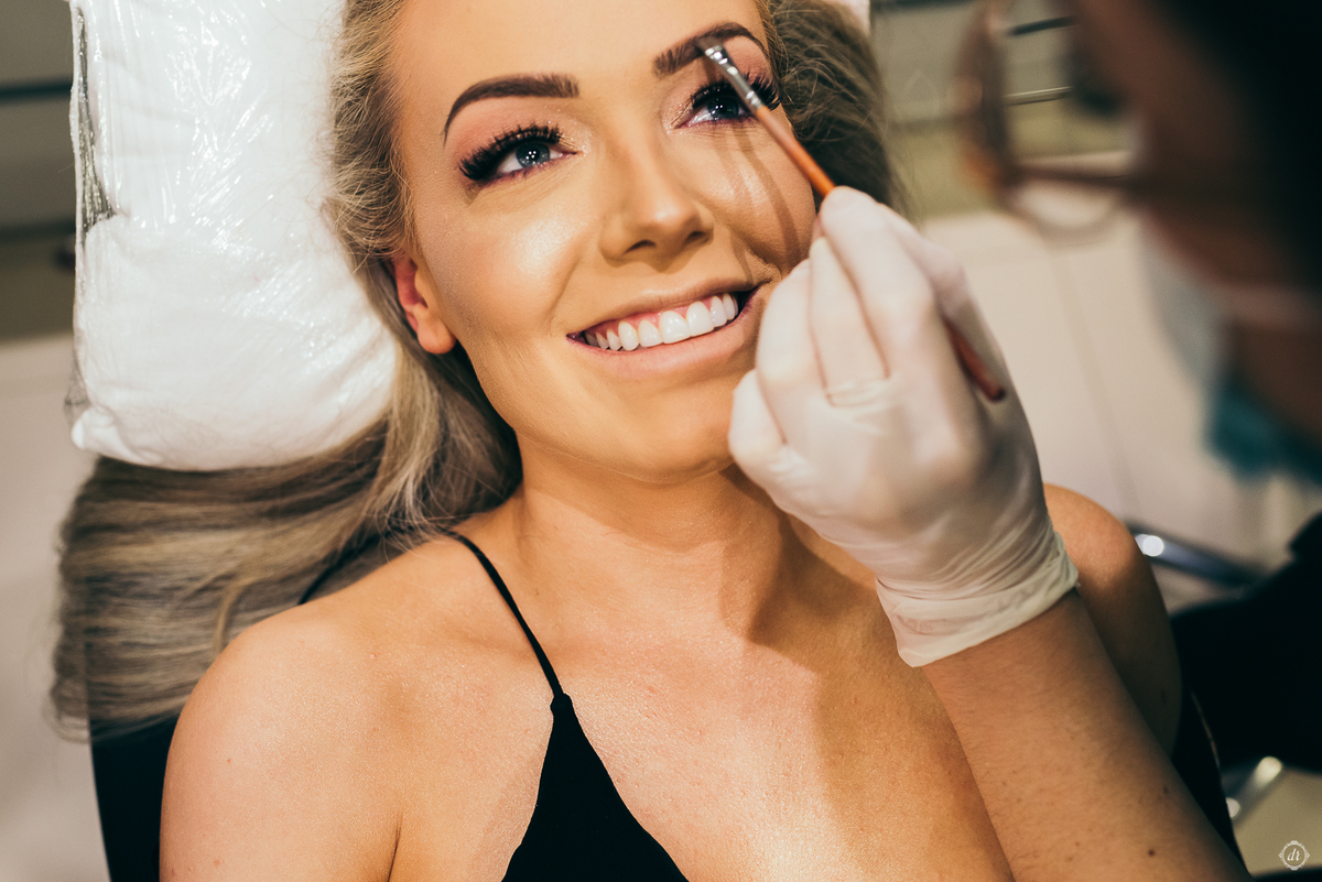 festa de formatura formanda em direito vestido de formatura vestido vermelho decoração de formatura  vinicola lovara vinhos finos  daniela radavelli fotografia